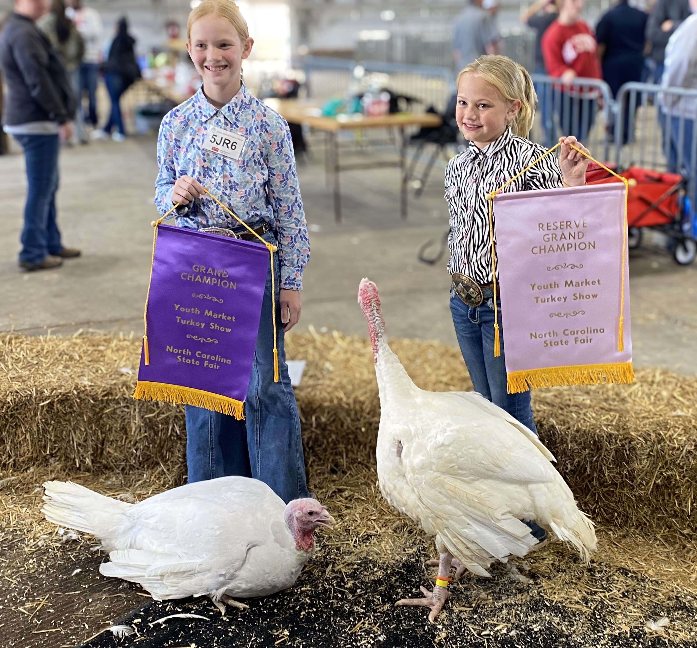 award winners with their turkeys